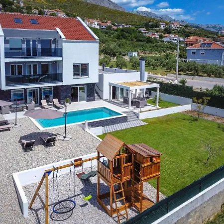 Angelus With Heated Pool