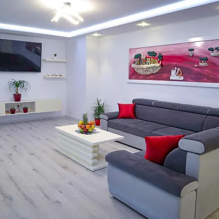 Angelus With Heated Pool Villa *