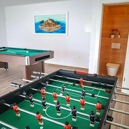Angelus With Heated Pool Villa *