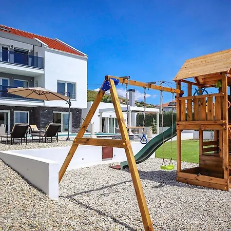 Angelus With Heated Pool *