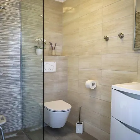 Villa Angelus With Heated Pool