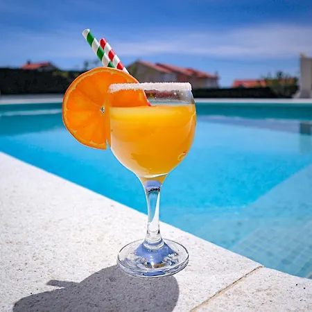 Angelus With Heated Pool