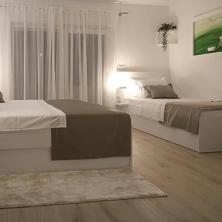 Angelus With Heated Pool Villa
