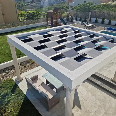 Angelus With Heated Pool Kucine