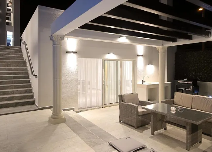 Angelus With Heated Pool Villa